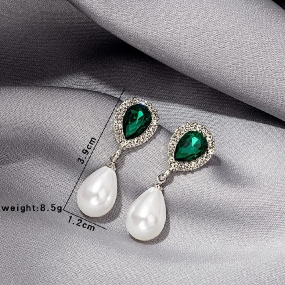 Drop down Pearl‎ with sapphire green